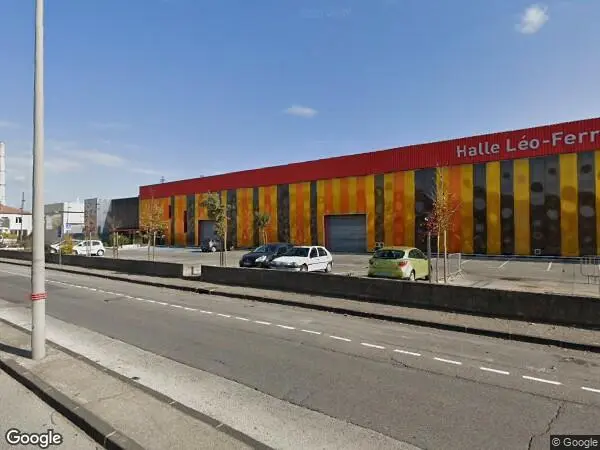 Halle Léo Ferré préparée pour le Salon de chiot Marseille 2025